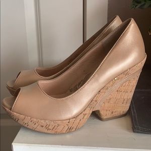 Sofft nude metallic wedges size 8. Never worn!